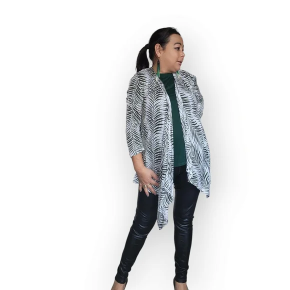 Chic Zebra Pattern Drape Cardigan - Picture 2 of 13